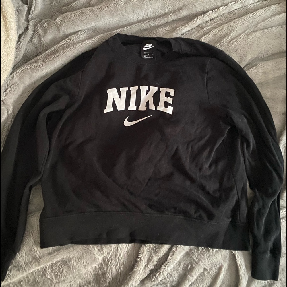 Black NIKE sweatshirt